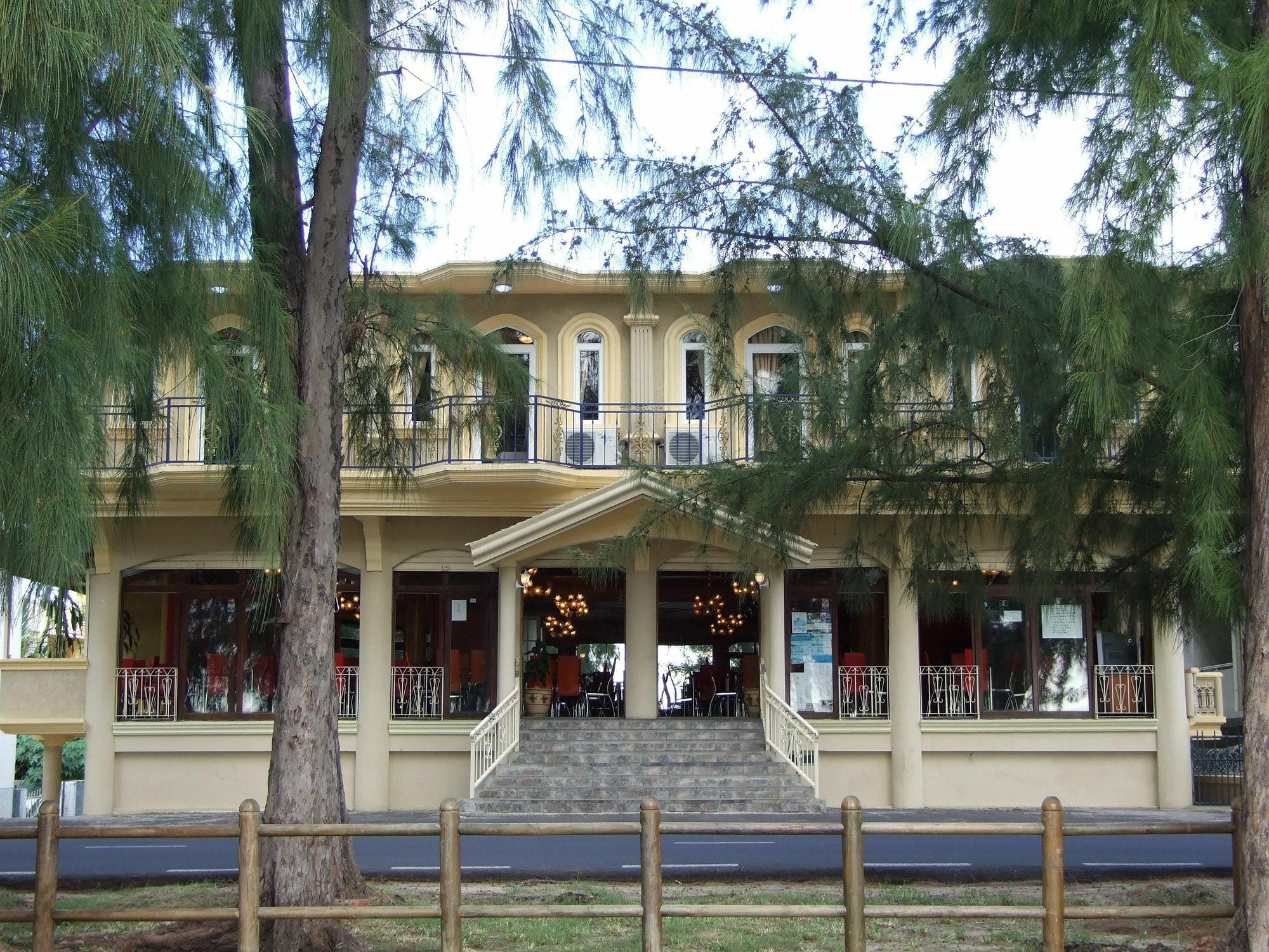 Flic-en-Flacq White Shell Lounge And Restaurant酒店 外观 照片